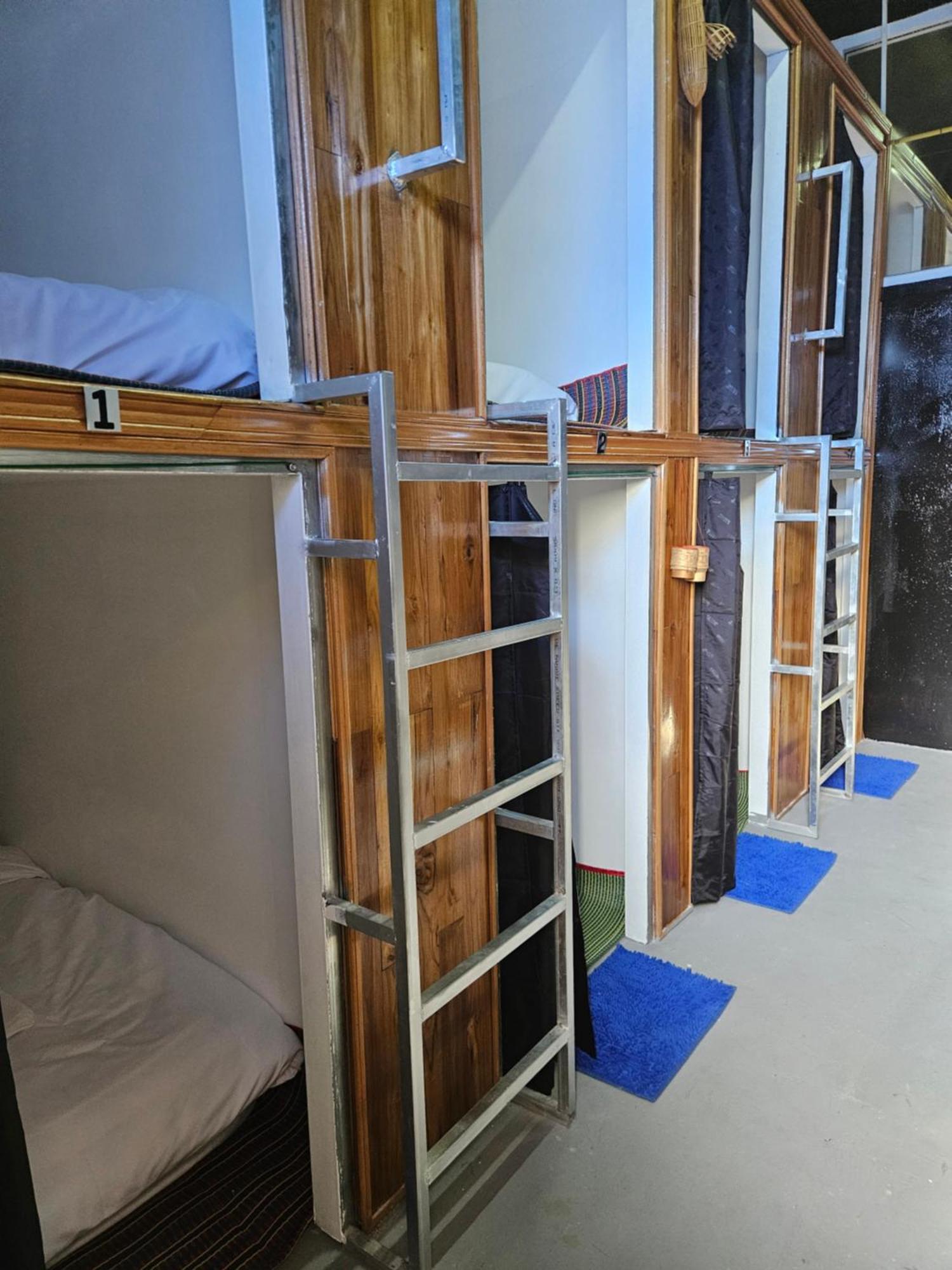 Kai Lions International Capsule Hostel Pakxe Eksteriør billede