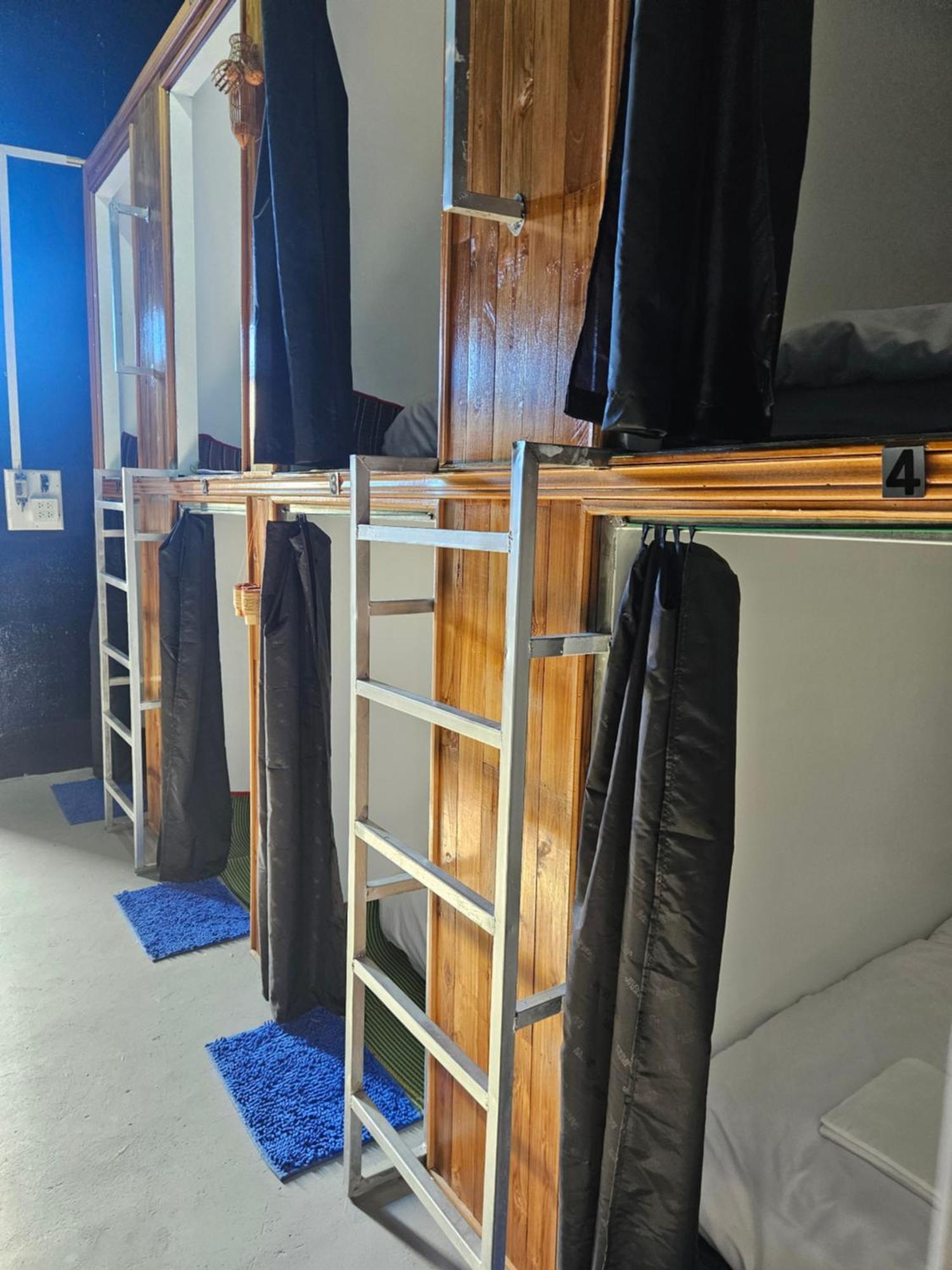 Kai Lions International Capsule Hostel Pakxe Eksteriør billede